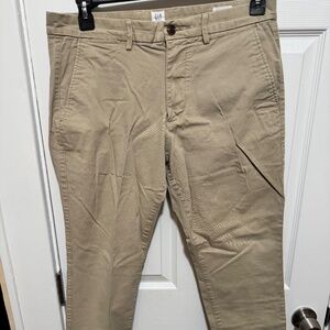 Men’s Light Tan Khaki Pants (33x30) | Gap Athletic Fit Essential Khakis